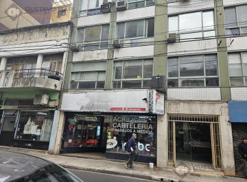 Oficina comercial · 140m² · 5 Ambientes · Importante Semipiso de Oficina en Zona Tribunales. en Alquiler o Venta