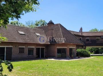 Casa · 442m² · 10 Ambientes · 3 Cocheras · Casa en Venta en Olivos Golf Club