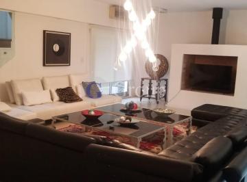 Casa · 550m² · 8 Ambientes · 1 Cochera · Casa en Venta en Olivos Golf Club, Malvinas Argentinas con Pileta