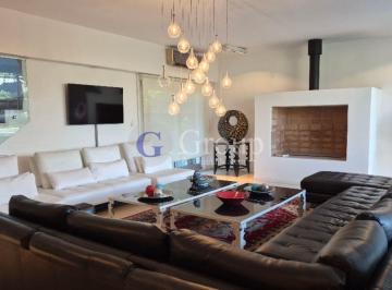 Casa · 550m² · 8 Ambientes · 1 Cochera · Casa en Venta en Olivos Golf Club, Malvinas Argentinas con Pileta