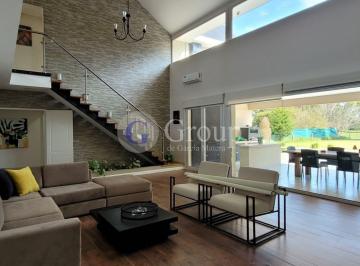Casa · 355m² · 6 Ambientes · 2 Cocheras · Casa en Venta en Olivos Golf Club con Pileta y Vista Al Golf