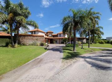 Casa · 416m² · 5 Ambientes · 4 Cocheras · Casa en Venta en Victoria, Entre Ríos, Argentina