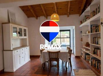 Casa · 159m² · 3 Ambientes · 1 Cochera · Casa en Alquiler en Tres Cerritos 2 Dorm.