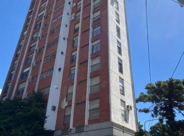Departamento · 75m² · 4 Ambientes · 1 Cochera · Departamento Frente Al Bosque.