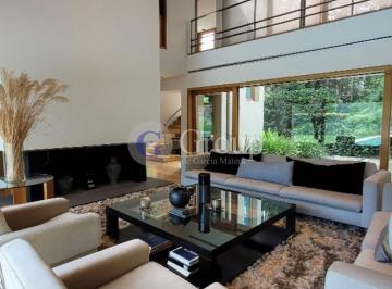 Casa · 437m² · 6 Ambientes · 2 Cocheras · Casa en Venta en Olivos Golf Club, Malvinas Argentinas con Pileta