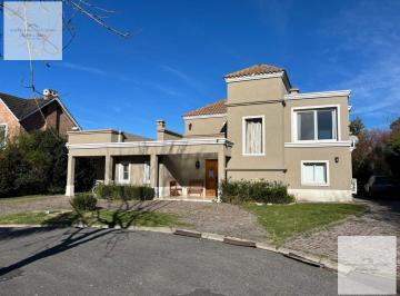 Casa · 450m² · 5 Ambientes · 1 Cochera · Alquiler Casa en Buen Retiro con Pileta