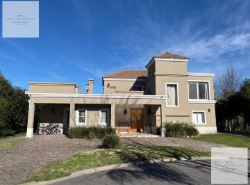 Casa · 450m² · 5 Ambientes · 1 Cochera · Alquiler Casa en Buen Retiro con Pileta