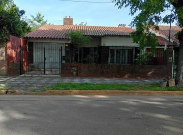 Casa · 85m² · 2 Ambientes · 1 Cochera · Casa en Venta en Monte Grande con Jardín, Patio y Garage.