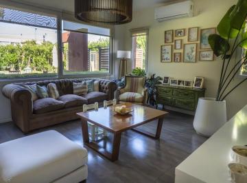 Casa · 254m² · 6 Ambientes · 4 Cocheras · Casa en Venta 6 Ambientes con Pileta en Barrio Haras Santa María Escobar Gba Norte
