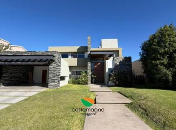Casa · 371m² · 9 Ambientes · 2 Cocheras · Casa en Siete Soles - Financiacion Disponible