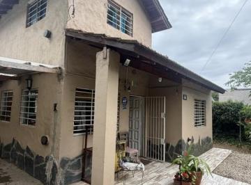 Casa · 75m² · 4 Ambientes · 3 Cocheras · Casa en Venta con Pileta y Parque