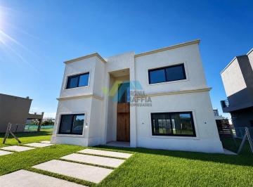 Casa · 260m² · 6 Ambientes · 1 Cochera · Casa en Dos Plantas en Lote Interno con Amarra - Vila Marina II Villanueva