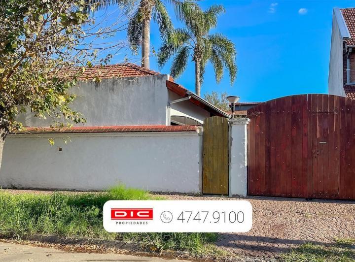 Casa · 210m² · 5 Ambientes · 3 Cocheras