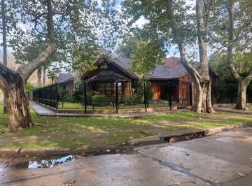 Casa · 255m² · 5 Ambientes · 8 Cocheras · Casa en Longchamps