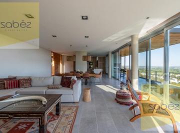 Casa · 214m² · 7 Ambientes · 3 Cocheras · Casa en La Deseada