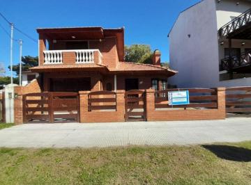 Casa de 4 ambientes, Costa Azul · Costa Azul: Venta Casa 3 Dormit 3 Baños Lote 13 X 40 Fondo Libre de 13 X 22 m² a 2 Cuadras del Mar