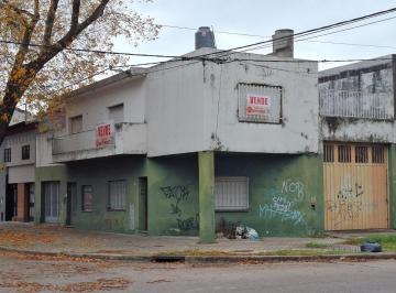 Casa · 156m² · 3 Ambientes · 1 Cochera · Sarmiento 3400 Dos Casas Planta Baja y Alta y Galpon