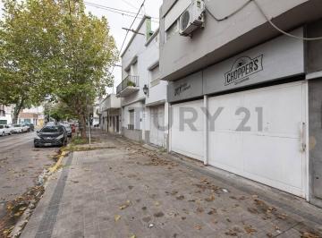 Departamento · 77m² · 4 Ambientes · 2 Cocheras · Venta de PH Al Frente. Ideal Consultorios, Residencias.