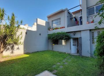 Casa · 160m² · 4 Ambientes · 1 Cochera · Casa en Lanús Oeste 4 Am Cochera, Parque y Quincho
