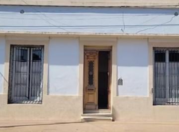 Casa de 5 ambientes, Navarro · Casa Amplia Antigüa Céntrica