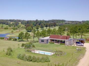 Casa · 210m² · 5 Ambientes · 6 Cocheras · Casa en Barrio Privado Pueblo Mio con Pileta y Todos Los Amenities - Tm