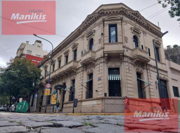 Local comercial · 183m² · 7 Ambientes · Espectacular Esquina Sobre Boulevard Caseros - Local en Barracas