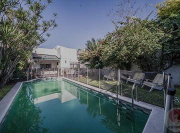 Casa · 165m² · 4 Ambientes · 2 Cocheras · Casa en Venta con Pileta y Quincho