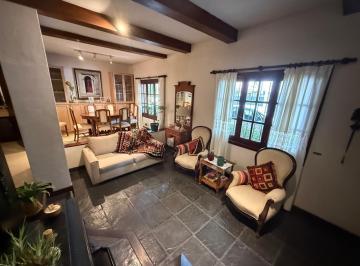 Casa · 123m² · 4 Ambientes · 1 Cochera · Exclusiva Casa en Venta Martinez Zona Colegio Santa Teresa