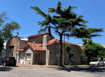 Casa · 128m² · 3 Ambientes · 1 Cochera · Chalet 4 Ambientes con Dependencia Típico Mar del Plata