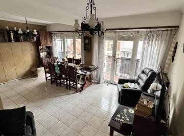 Departamento · 65m² · 3 Ambientes · Departamento 3 Ambientes a La Calle con Balcon