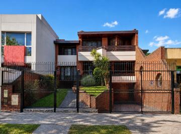 Casa · 432m² · 5 Ambientes · 4 Cocheras · Casa - Constitución