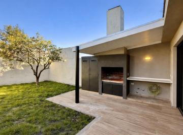 Casa · 155m² · 4 Ambientes · 2 Cocheras · Casa - Chauvin