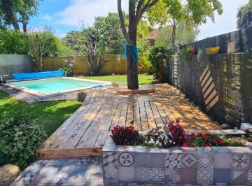 Casa · 210m² · 4 Ambientes · 2 Cocheras · Casa - Caisamar