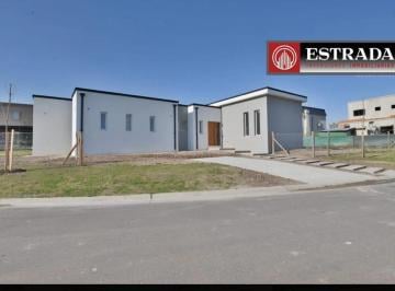 Casa · 140m² · 4 Ambientes · 1 Cochera · Pilar del Este - Barrio Santa Elena