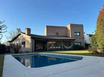 Casa · 180m² · 5 Ambientes · 4 Cocheras · Casa en Venta en Escobar - Maschwitz Privado