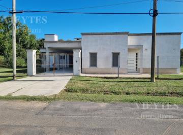 Casa · 130m² · 3 Ambientes · 2 Cocheras · Casa a Estrenar en B° Don Miguel - Loma Verde