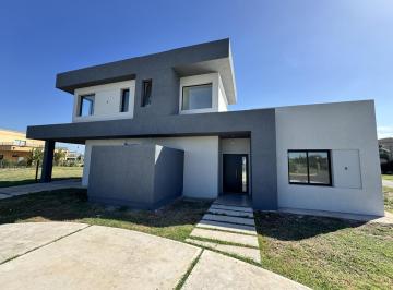 Casa · 279m² · 4 Ambientes · 2 Cocheras · Venta Casa 4 Ambientes, Vista a La Laguna, en Barrio San Sebastián