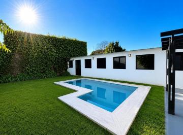 Casa · 200m² · 3 Ambientes · 5 Cocheras · Casa 3 Amb Reciclada Cochera, Lote y Piscina. Los Pinares