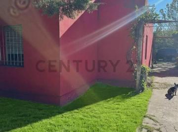 Casa · 82m² · 4 Ambientes · 1 Cochera · Casa Quinta de 1327 m² con Casa a Refaccionar en Mercedes ¡Oportunidad!