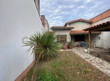 Casa · 138m² · 3 Ambientes · Casa en Venta 3 Ambientes con Jardin en Lanús Este Sobre Lote 416 m² Apto Crédito