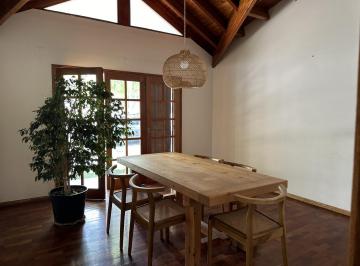 Casa · 280m² · 6 Ambientes · 1 Cochera · Casa Dalvian