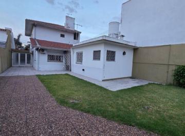 Casa · 228m² · 4 Ambientes · 2 Cocheras · Venta Casa 4 Ambientes Bernal