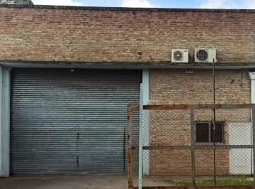 Local comercial · 400m² · 2 Ambientes · 1 Cochera · Galpón de 400 m con Entrada Para Camiones Berazategui Oeste