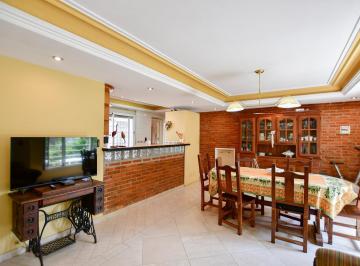Casa · 140m² · 6 Ambientes · 2 Cocheras · 26 Entre 33 y 34 Casa con Cochera Doble y Parrilla