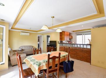 Casa · 140m² · 6 Ambientes · 2 Cocheras · Casa en Venta