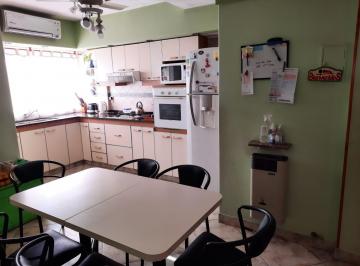 Departamento · 77m² · 4 Ambientes · 1 Cochera · Departamento Venta Monte Castro