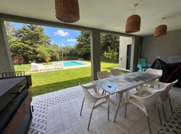 Casa · 160m² · 4 Ambientes · 2 Cocheras · Casa Venta La Candida 4 Ambientes Piscina