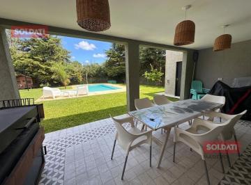 Casa · 160m² · 4 Ambientes · 2 Cocheras · Casa Venta La Candida 4 Ambientes Piscina