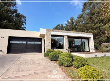 Casa · 211m² · 4 Ambientes · 2 Cocheras · Casa en Arenas del Sur