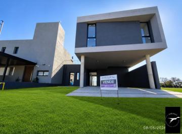 Casa · 227m² · 4 Ambientes · 2 Cocheras · Hermosa Casa a Estrenar, 3d, 3b, T250 m², C230 m²